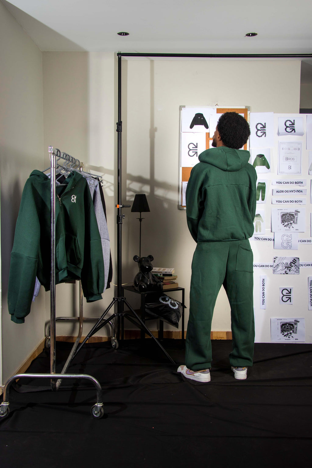 * PRE ORDER * ESSENTIAL SWEATPANTS GREEN