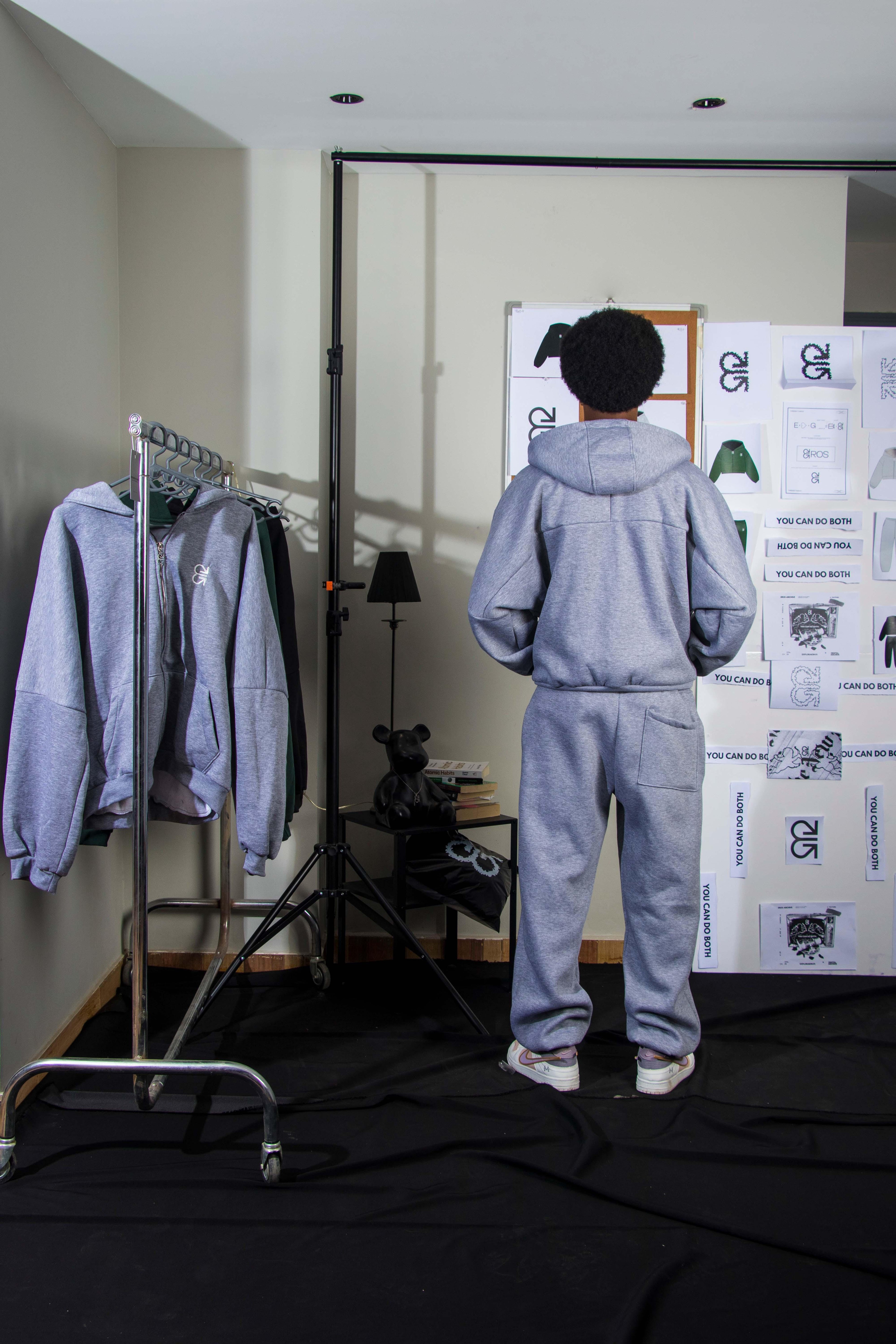 * PRE ORDER * ESSENTIAL SWEATPANTS GREY