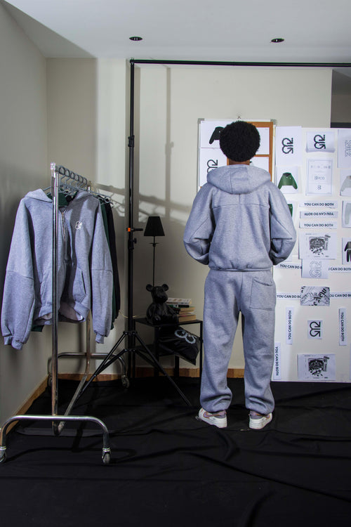 * PRE ORDER * ESSENTIAL SWEATPANTS GREY