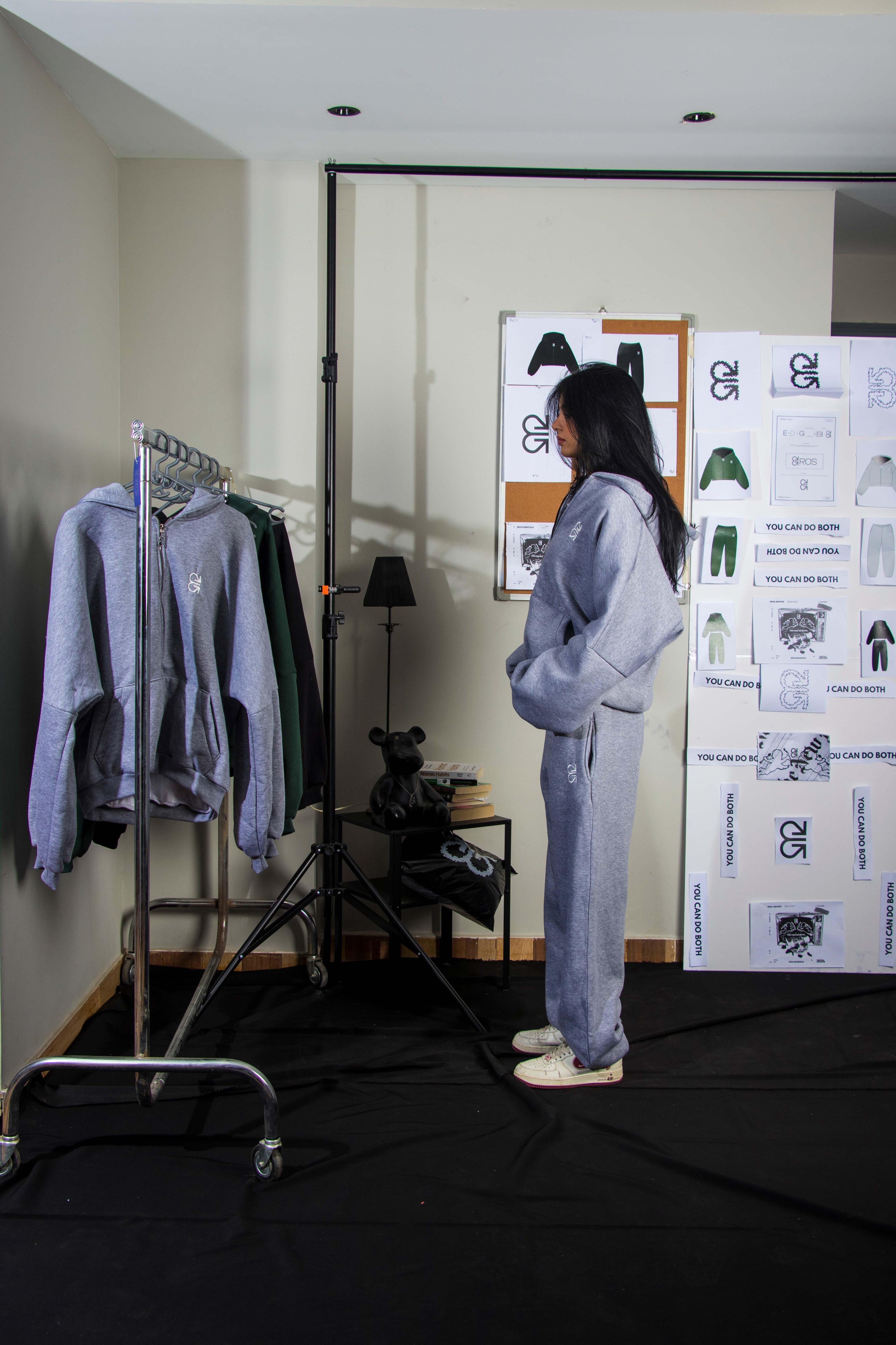 * PRE ORDER * ESSENTIAL SWEATPANTS GREY