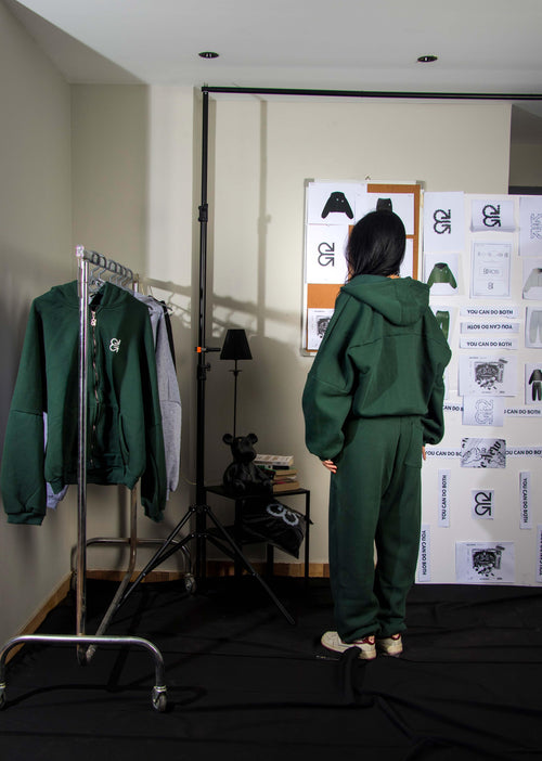 * PRE ORDER * ESSENTIAL SWEATPANTS GREEN